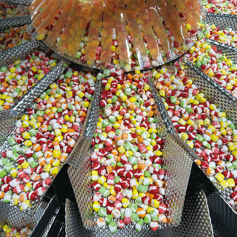 Полноавтоматическая закуска картофельные чипсы Попкорн Креветки Азот Вертикальная упаковочная машина Креветки Чип упаковочное оборудование