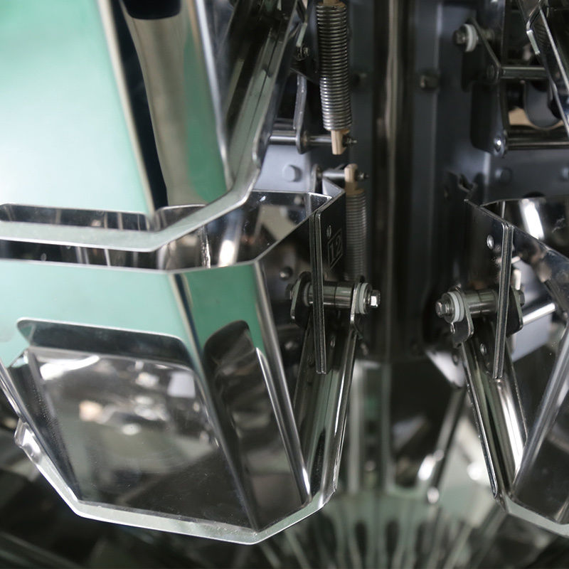 Полностью автоматическая высокоскоростная азотная вертикальная форма заполнение уплотнения мешок закуска еда взвешивание пуфы пищевая пеллетная упаковочная машина