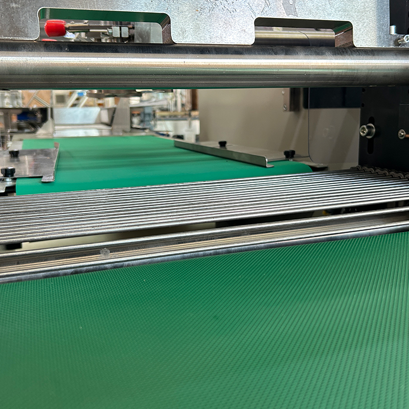 Автоматическая упаковочная машина для упаковки подушек 30-80 упаковок/мин для упаковки продуктов питания