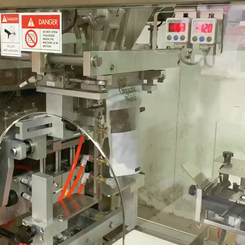 Вьетнам Автоматическая система упаковки кофе Doypack Печеный кофейный боб Гассетный пакет Ziplock Pouch Упаковочная машина с принтером даты